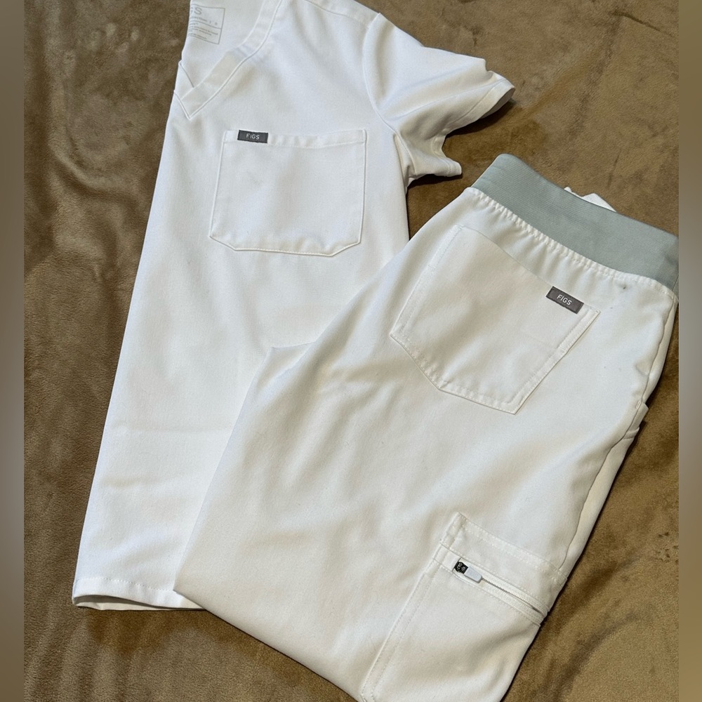 Figs Catarina and Zamora OPTIC WHITE🤍